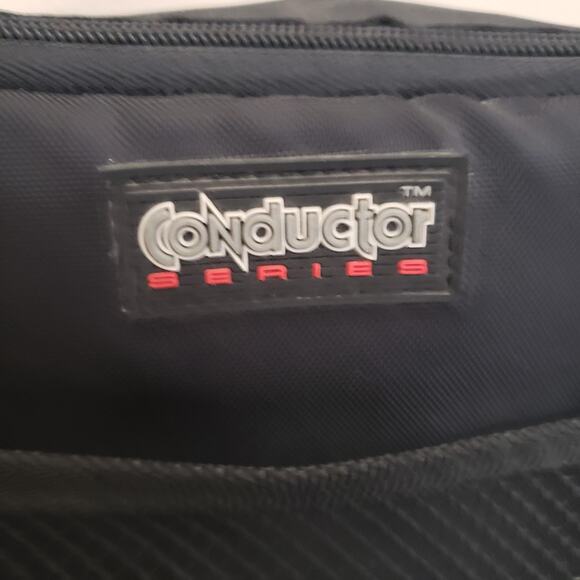 VTG Conductor Series CD Storage Holds 30 CDs Hard Plastic Insert Zipper‎ EUC - Picture 3 of 11